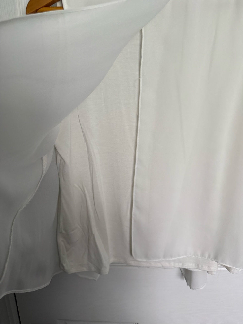 Green Envelope off white V-Neck Sleeveless Camisole - Picture 5 of 5